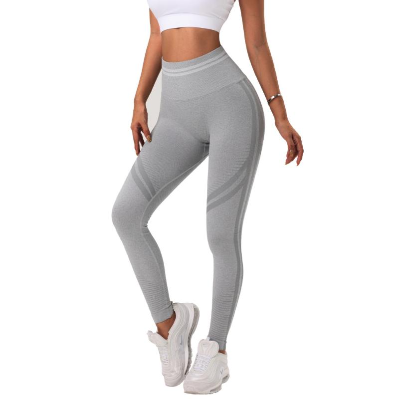 ヨガウェア レディース セットアップ スポーツブラ 5分丈レギンス シームレス ニット 美背 速乾 通気 ..