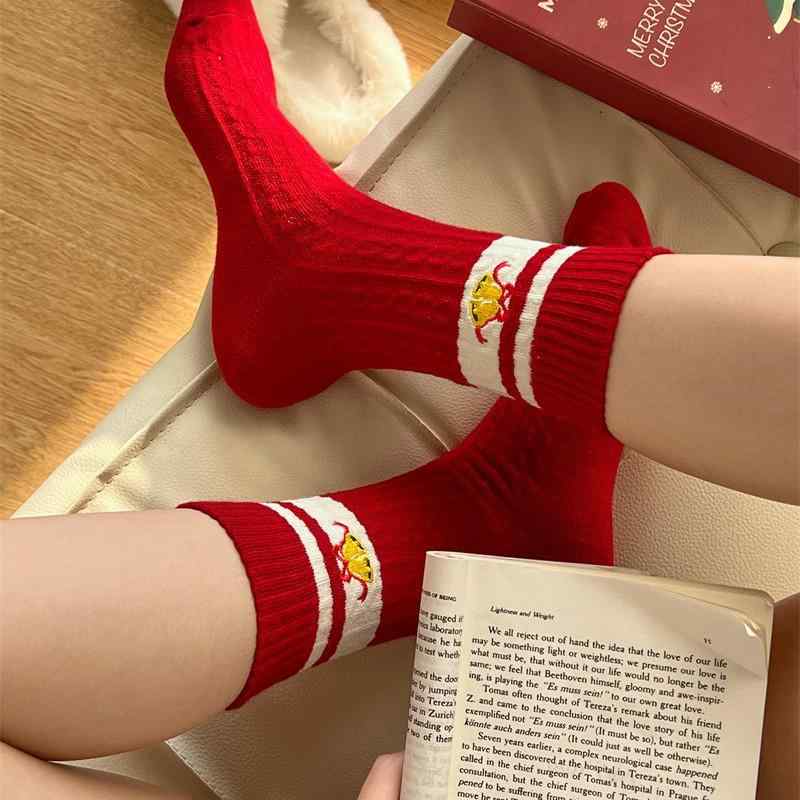 靴下 レディース クリスマス ギフトボックス ソックス 秋冬 赤 本命年 刺繍 ミドル丈 4足セット トレン..