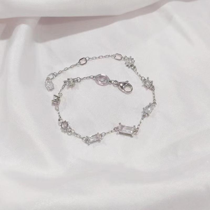 楽天ブリルビブレスレット レディース バングル 白 ゴールド ジルコニア 幾何学模様 ラインストーン キラキラ 腕飾り 清新 甘め アフリカ 南米 東南アジア 北米 アジア 中東