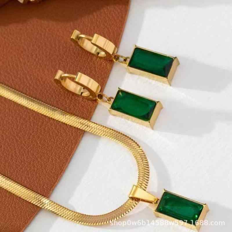 楽天ブリルビネックレス レディース チョーカー ゴールド エメラルド ジルコニア ペンダント 幾何学模様 チタン鋼 刀片チェーン 豪華感 ラッキーアイテム 通勤 南米 41cm-50cm