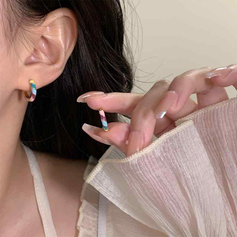 ピアス レディース 彩色 エナメル サークル イヤリング 高見え ヴィンテージ レトロ イヤーカフ 淡色 ..