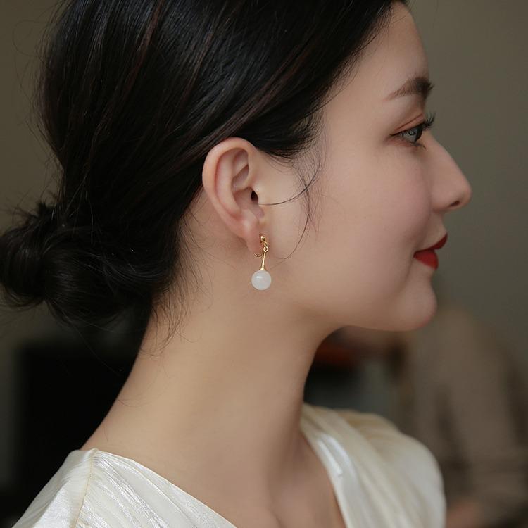 イヤリング レディース 清泉漱玉 和田玉 豪華感 軽奢 蚊取り線香型 イヤーカフ ノンホールピアス ホワ..