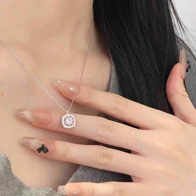 ネックレス レディース S999 足銀 小さな角砂糖 ジルコニア 鎖骨チェーン 小ぶり 高級感 エレガント キ..