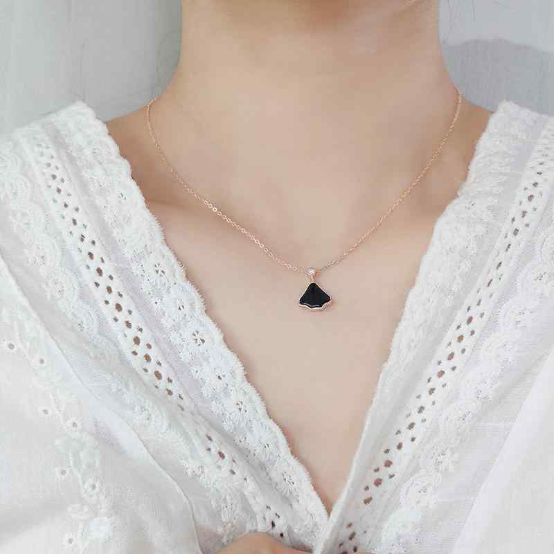 ネックレス レディース シルバー925 レッドメノウ ブラックメノウ 白蝶貝 幾何学模様 小さめ ウェーブ ミニスカート モチーフ ペンダント チェーン 十字チェーン 電気メッキ加工 軽奢風 ファッション 通勤 シルバーアクセサリー