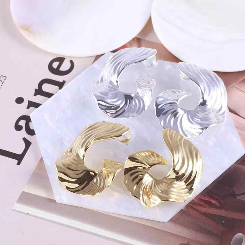 ピアス レディース C字型 ドロップピアス ラウンド 幾何学模様 抽象柄 しわ加工 テクスチャ 電気メッキ..