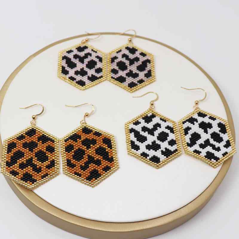 イヤリング レディース ヒョウ柄 幾何学模様 六角形 ビーズ 個性的 手編み ガラス製 アレルギー対応 白..