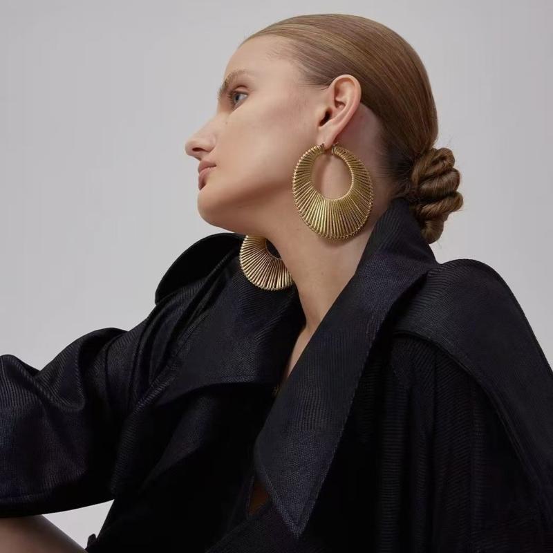ピアス レディース 大ぶり ゴールド シルバー ヴィンテージ風 ハンドメイド 個性的 イヤリング サーク..