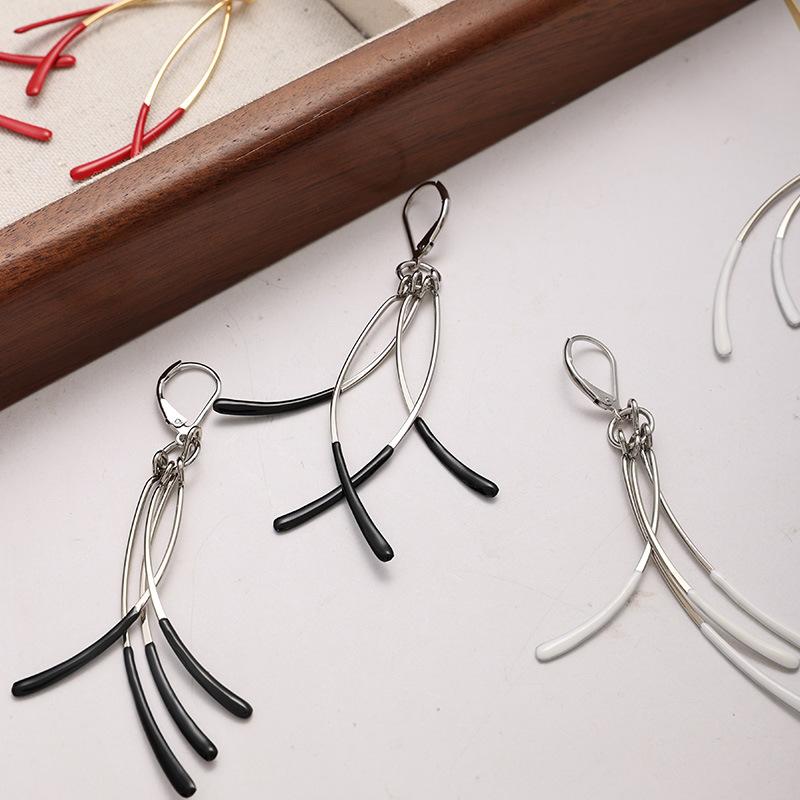 ピアス レディース 幾何学模様 ゴールド レッド ホワイト ブラック 黄銅 電気メッキ加工 ストリート 個..