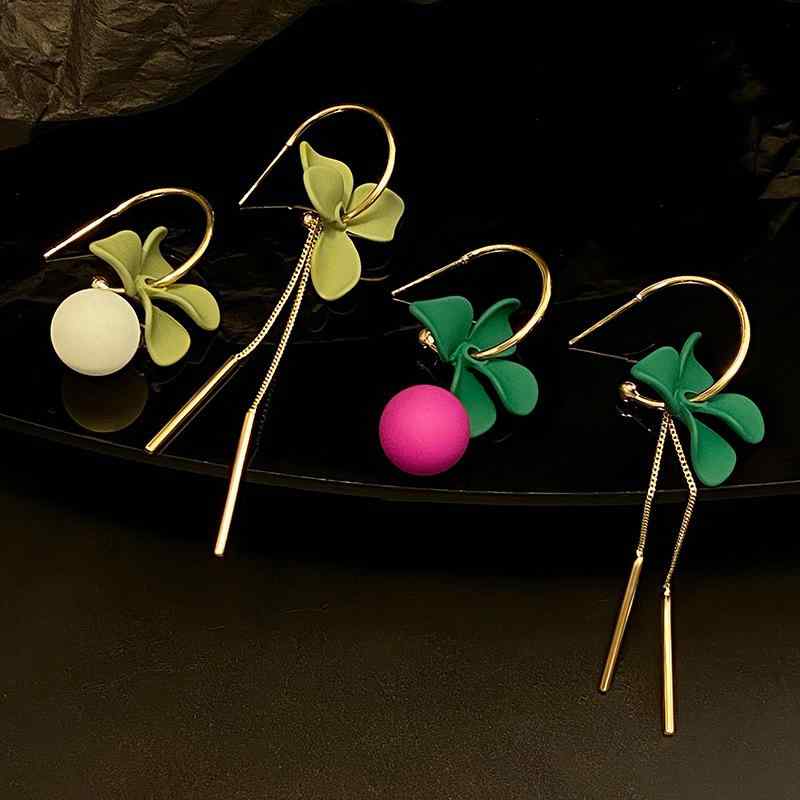 ピアス レディース 花 フラワー 非対称 アシンメトリー リーフ 葉っぱ ドロップ ゆれる スイング 大ぶ..