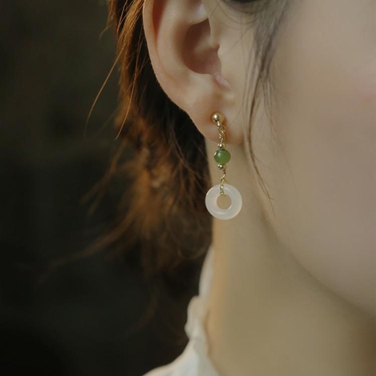 イヤリング レディース ノンホールピアス 蚊取り線香型 イヤーカフ 翡翠風 冷淡風 フリンジ