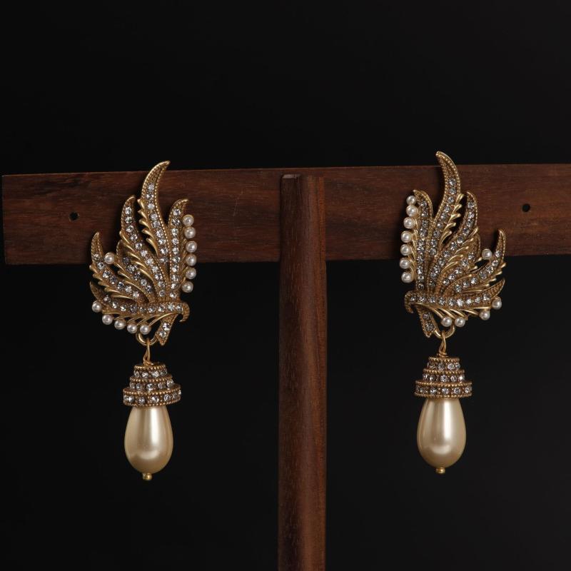 ピアス レディース 女性用 水滴 パール 羽 フェザー ドロップ イヤリング レトロ 高級感 エレガント 上品