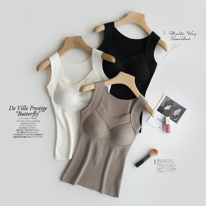 インナー レディース あったかインナー 裏起毛 Vネック キャミソール カップ付き 保温インナー 防寒 肌着 下着 トップス 黒 白[ &quot;・機能: 抗静電.発熱.保温.抗ピリング&quot;, &quot;・適用性別: 女性&quot;, &quot;・柄: 無地&quot;, &quot;・上着のスタイル: カップ付き&quot;, &quot;・ネックライン: Vネック&quot;, &quot;・層数: 単層&quot;, &quot;・主な素材: アクリル&quot;, &quot;・カラー: ブラック.ホワイト.カーキ.オートミールグリーン.ダークグレー&quot;, &quot;・サイズ: M.L.XL.XXL&quot;, &quot;・生地の厚さ: 厚手(251-300g/平方メートル)&quot;, &quot;・適用年齢: 若者（18-40歳）&quot;, &quot;・主な生地の組成含有量: 30%以下&quot;, &quot;・裏起毛: 有り&quot;, &quot;・前立て: プルオーバー&quot;, &quot;・製品カテゴリ: 保温ベスト&quot;]