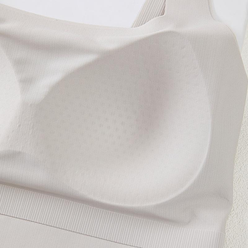キャミソール レディース ブラトップ カップ付き インナー 薄手 夏 タンクトップ 接触冷感 吸湿速乾 一体型 パッド付き チューブトップ 無縫製 シンプル ブラック アイボリー カーキ