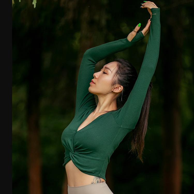 ヨガウェア レディース 長袖 スリムフィット スポーツトップス ピラティス ウェア ランニング シャツ トレーニングウェア 伸縮性 吸湿速乾 春夏秋冬 普段使い 部屋着