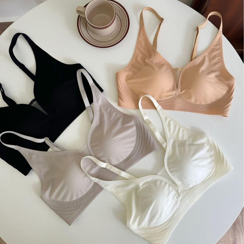 ブラジャー レディース 薄手 接触冷感 無痕 大胸 補正 谷間メイク 通気性 リフトアップ ベージュ ブラック グレー ホワイト