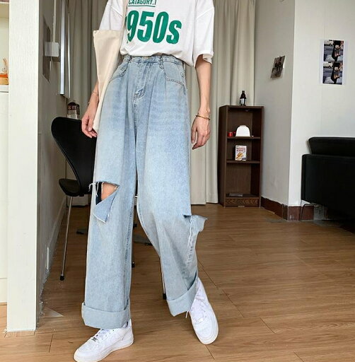 ジーパン ジーンズ デニムパンツ 穴あき ダメージ ハイウエスト ゆったり カジュアル ロングパンツ 淡色 水色 スポーティ カッコイイ ラフ クール いい女 春 夏 秋 冬 レディース S M 大きいサイズ L ライトブルー 水色 美脚 脚長 オシャレ デート 女子会 存在感 こなれ感 ジーパン ジーンズ デニムパンツ 穴あき ダメージ ハイウエスト ゆったり カジュアル ロングパンツ 淡色 水色 スポーティ カッコイイ ラフ クール いい女 春 夏 秋 冬 レディース S M 大きいサイズ L ライトブルー 水色 美脚 脚長 オシャレ デート 女子会 存在感 こなれ感