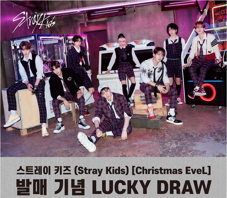 8種SET SOUNDWAVE LUCKY DRAW 通常 Stray Kids CHRISTMAS EVEL プレオーダー特典終了　 スキズ　ストレイキッズ 　 1次予約 送料無料