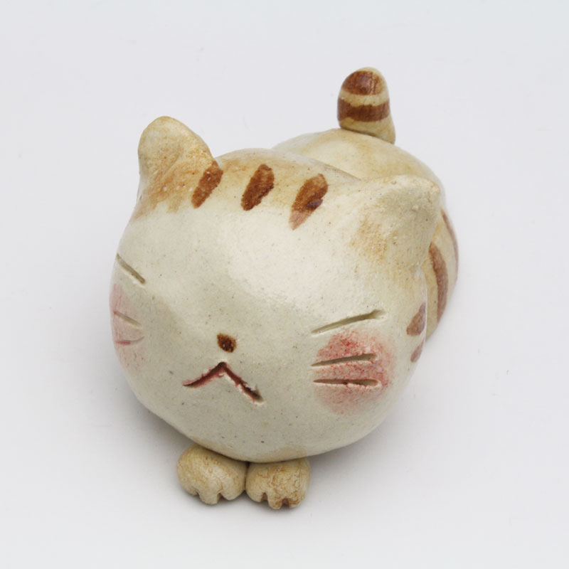 Rakuten - 【トラ猫　平型置物】　猫 ネコ ねこ 置物 置き物 雑貨 インテリア かわいい オブジェ 手作り ハンドメイド 陶器 陶製 美濃焼 日本製
