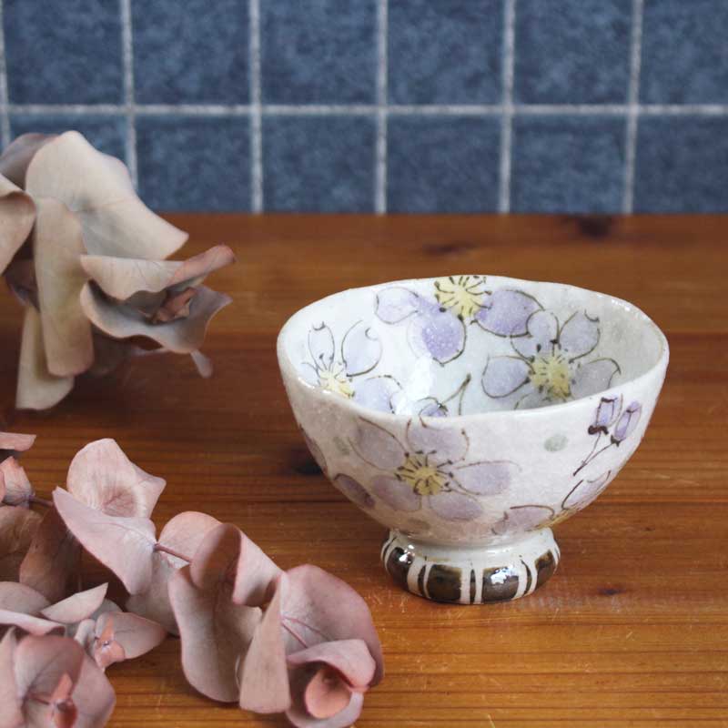 【粉引色桜　飯碗（紫）】瀬戸焼 和食器 食器 茶碗 手描き 花柄 プレゼント 贈り物 1