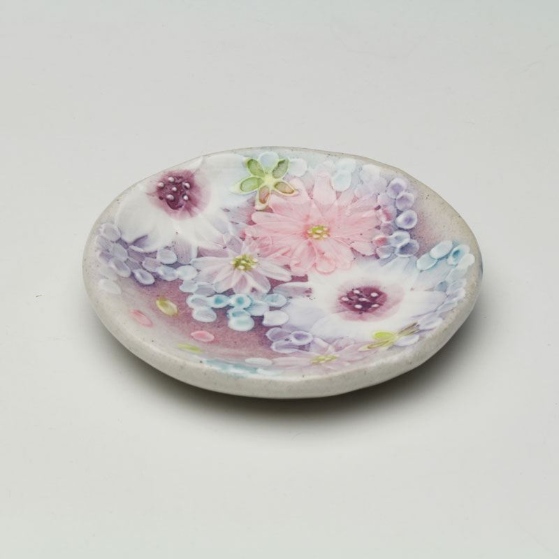 「ゆずりは」のお皿・鉢を見る↓　↓　↓絵柄で選ぶ↓　↓　↓ 在庫あり！！すぐにお届けできる商品はこちら↓　↓　↓手描きの花を贅沢にあしらった小さな小さなお皿ついつい集めたくなる『豆皿』お食事やティータイムを優雅で豊かな時間として楽しみません...