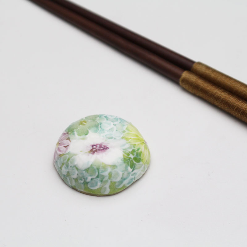 Rakuten - 【彩小花紋　箸置】瀬戸焼 和食器 食器 カトラリーレスト 箸枕 卓上小物 キッチン雑貨 手描き 花柄 プレゼント 贈り物