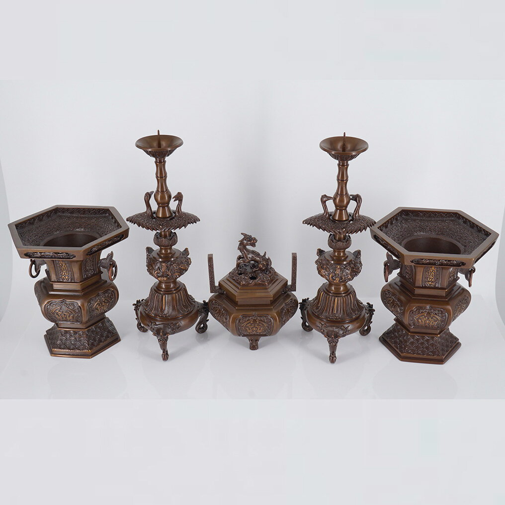 【セール期間中ポイント10倍】六角菖蒲型_五具足(煮色) 4寸 花高12.0直径11.0口径10.0cm 仏具セット 浄土宗 浄土真宗 天台宗 真言宗 臨済宗 ...