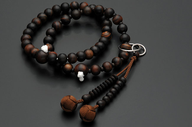 【浄土宗】 男性用 素挽 縞黒丹 三万 浄土 小田巻凡天共仕立 コゲ茶【仏具 珠数 数珠 念珠】