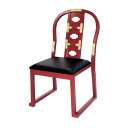 お坊さまが法事の際にお使いになる専用の椅子です。 背面に金具が付いたタイプになります。 座面は長時間座っても疲れにくいクッション素材を使用しています。 積み重ねて収納が出来ますので幅を取りません。 【商品の仕様】 ●サイズ： 本体： H910 × W520 × D560mm ●生産：日本製 ●素材：天然木(カシュー塗)　金具：銅(本金メッキ)　座面：塩化ビニル樹脂 ●包装：専用パッケージ ●宗派：どの宗派でもお使いいただけます 【商品について】 ※メーカー在庫品のため、欠品や廃番（製造中止）によりご注文をキャンセルさせていただく場合がございます。あらかじめご了承くださいませ。 ※商品の色柄はお使いのデバイスやモニターにより、実際の色味と異なる場合があります。 ※こちらの商品はメーカー直送でのお届けになります。時間指定は致しかねますので予めご了承くださいませ。また、当店から配送確認のご連絡を差し上げる場合がございます。注文の際はご連絡が繋がりやすいお電話番号のご登録をお願い申し上げます。