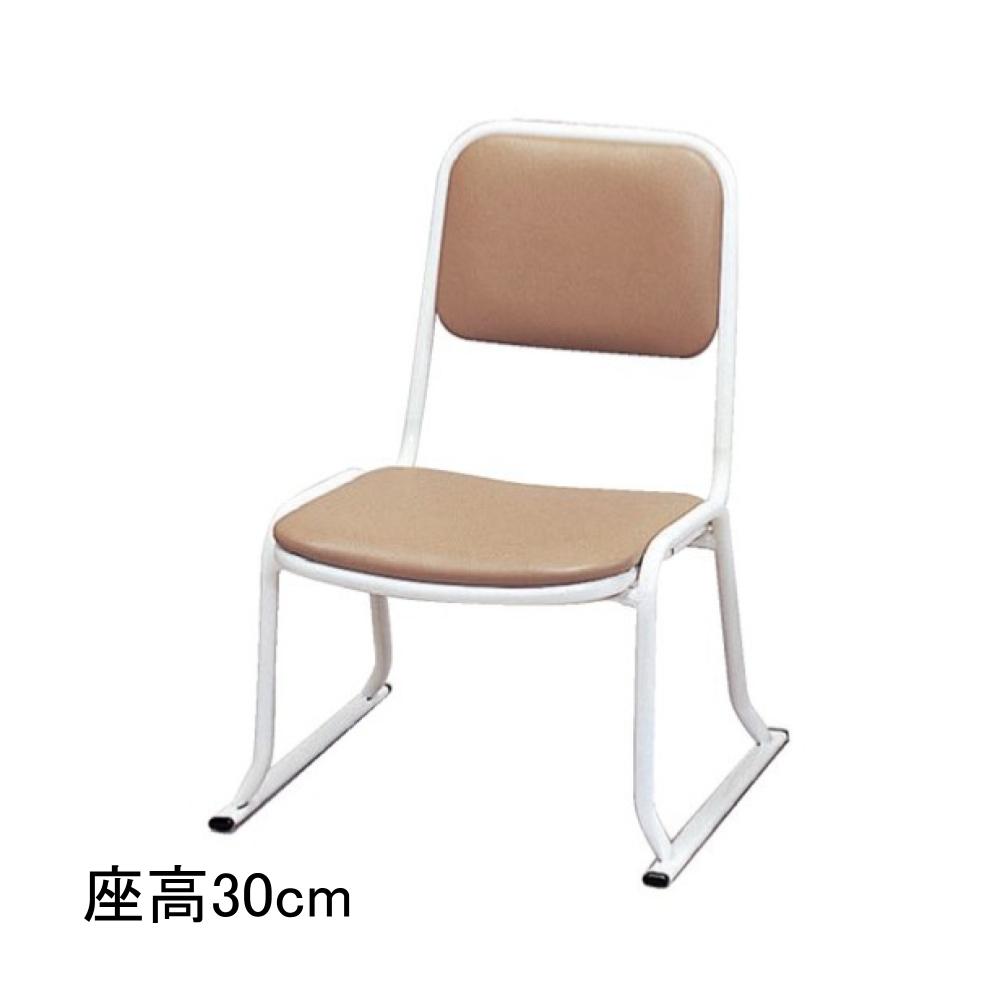 積み重ねができる収納にも便利な肘付き椅子です。お寺の本堂用の椅子ですが、集会や集まりなどの椅子としてもお使いいただけます。脚部は畳や絨毯を傷つけにくいデザインになっています。 ・座高：約30cm ・重量：約4.4kg ・寄進者名記入用シール付 【商品の仕様】 ●サイズ： 本体： H640 × W470 × D490mm ●生産：日本製 ●素材：脚:スチールパイプ／座面・張り地:塩化ビニル樹脂 ●包装：専用パッケージ ●宗派：どの宗派でもお使いいただけます 【商品について】 メーカー在庫品のため、欠品や廃番（製造中止）によりご注文をキャンセルさせていただく場合がございます。あらかじめご了承くださいませ。 ※こちらの商品はメーカー直送でのお届けになります。時間指定は致しかねますので予めご了承くださいませ。また、当店から配送確認のご連絡を差し上げる場合がございます。注文の際はご連絡が繋がりやすいお電話番号のご登録をお願い申し上げます。