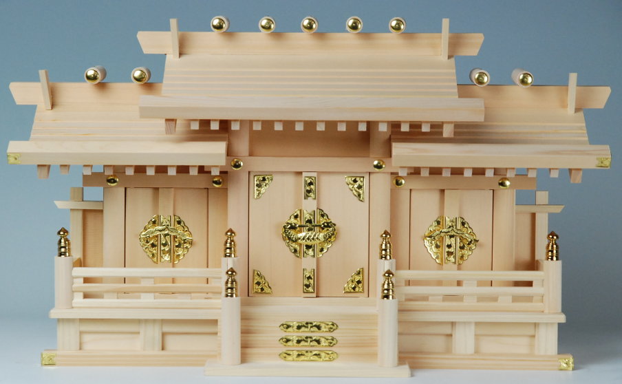 神棚 低屋根違い三社［高さ36］（中） 木曽桧 製 国産品/お札 モダン マンション 神殿 神道 おしゃれ 神社 御札 祭壇 モダン神棚 宝くじ 受験 新築 神札 合格祈願 お札入れ 御札入れ 会社 木曾ひのき 学業 厄除け インテリア 神様 結婚式