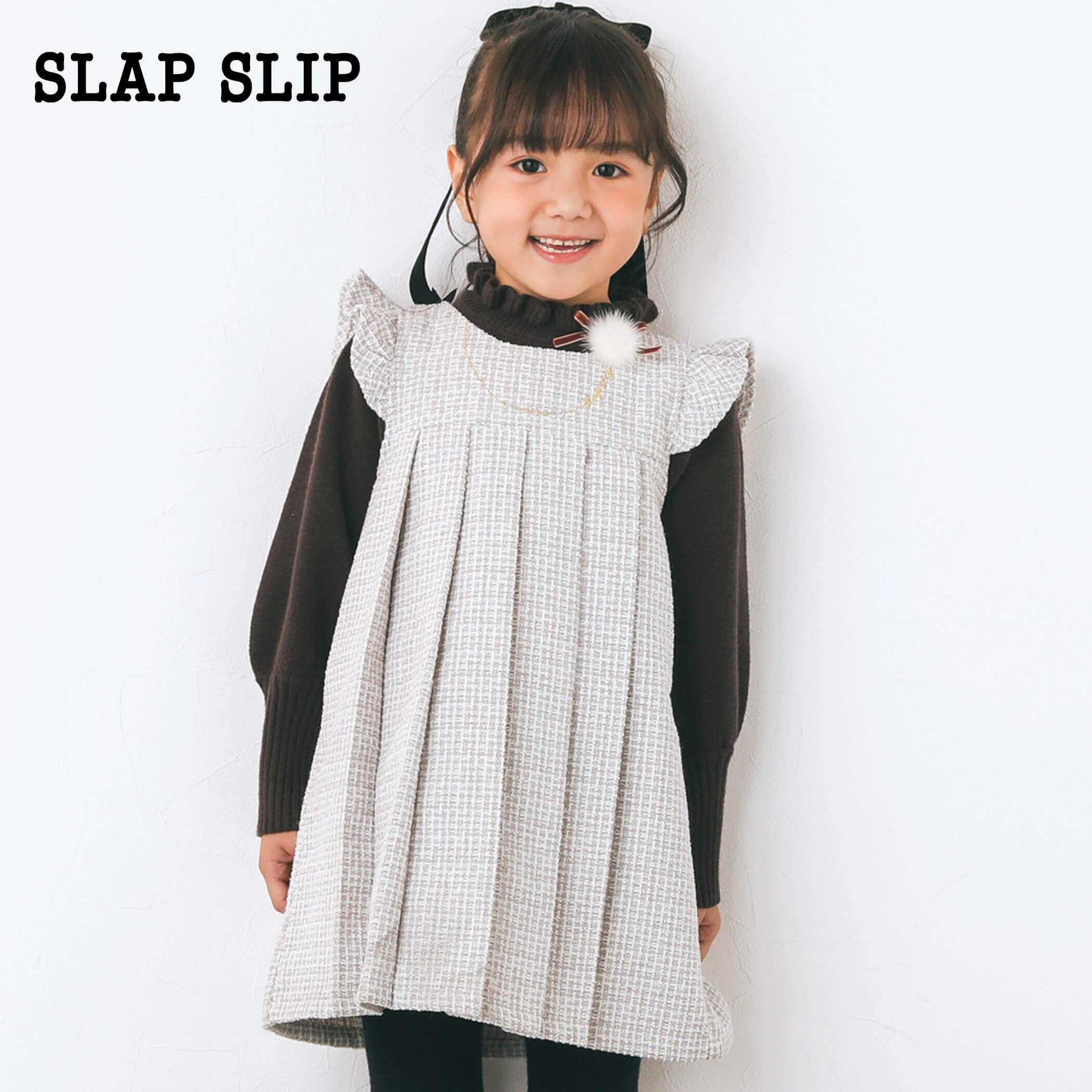 【半額】SLAP SLIP（スラップスリップ）肩フリル チェック柄 キラキラ ネックレス風 刺しゅう プリーツ..