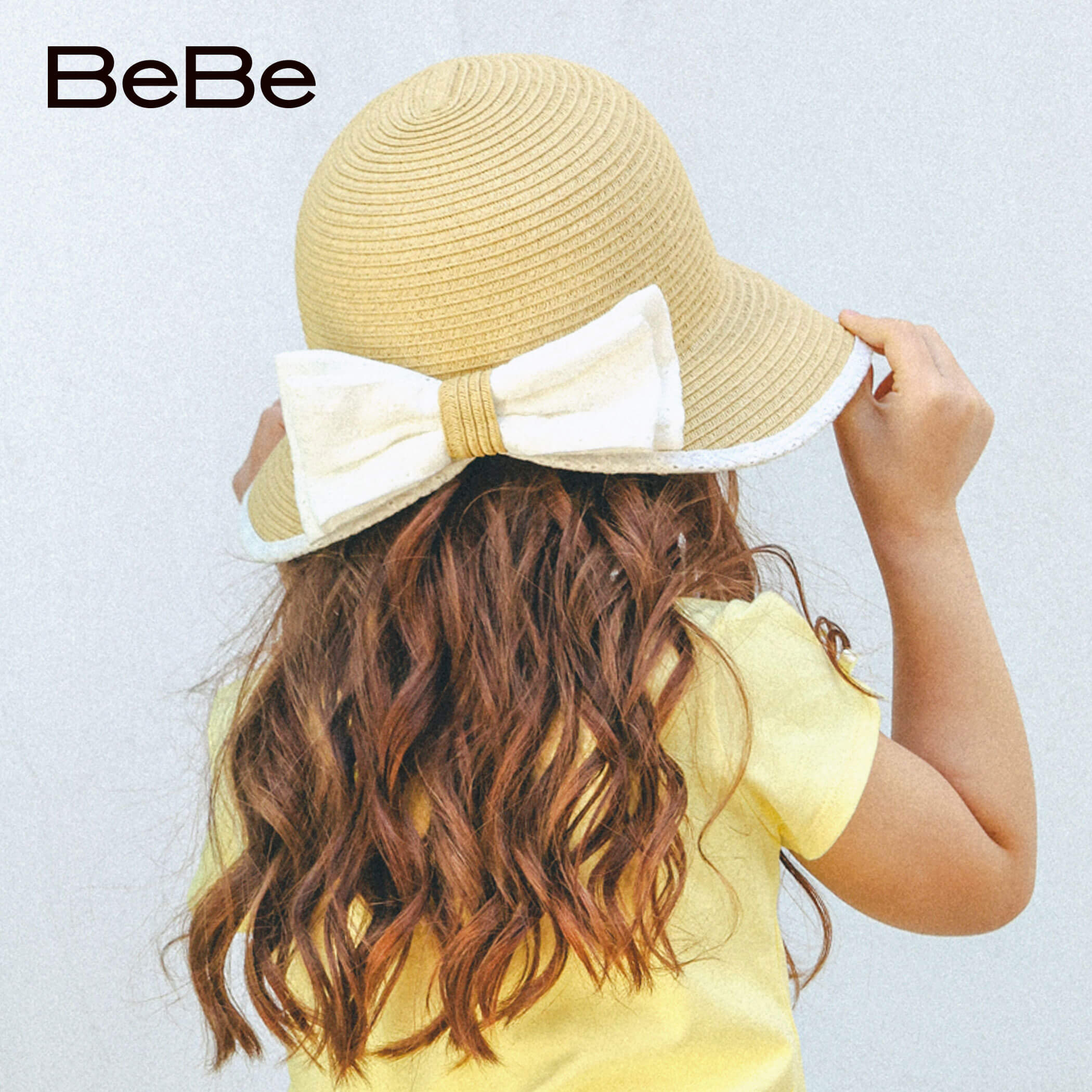 【半額】BeBe（べべ） ペーパーブレード リボンハット (48~56cm) 女の子 子供用 SS S M L グッズ 帽子 キャップ ハット キッズ ギフト おしゃれ 高級 かわいい ブランド ラフィアハット 麦わら帽子 帽子 ハット つば付き つば広 ペーパーブレード 折り畳み セール SALEのサムネイル