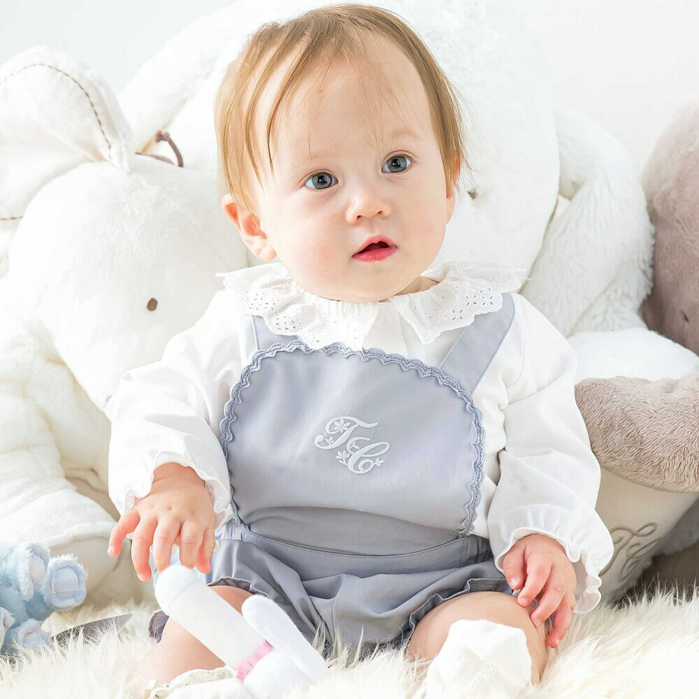 【半額】Tartine et Chocolat ロゴ刺しゅう レース サロペット ベビー(80-90cm) ベビー服 女の子 キッズ ギフト ブランド プレゼント 90 80 セレモニー お出かけ 上品 秋新作 出産祝い ブルー オレンジ 旅行 誕生日 お祝い 3