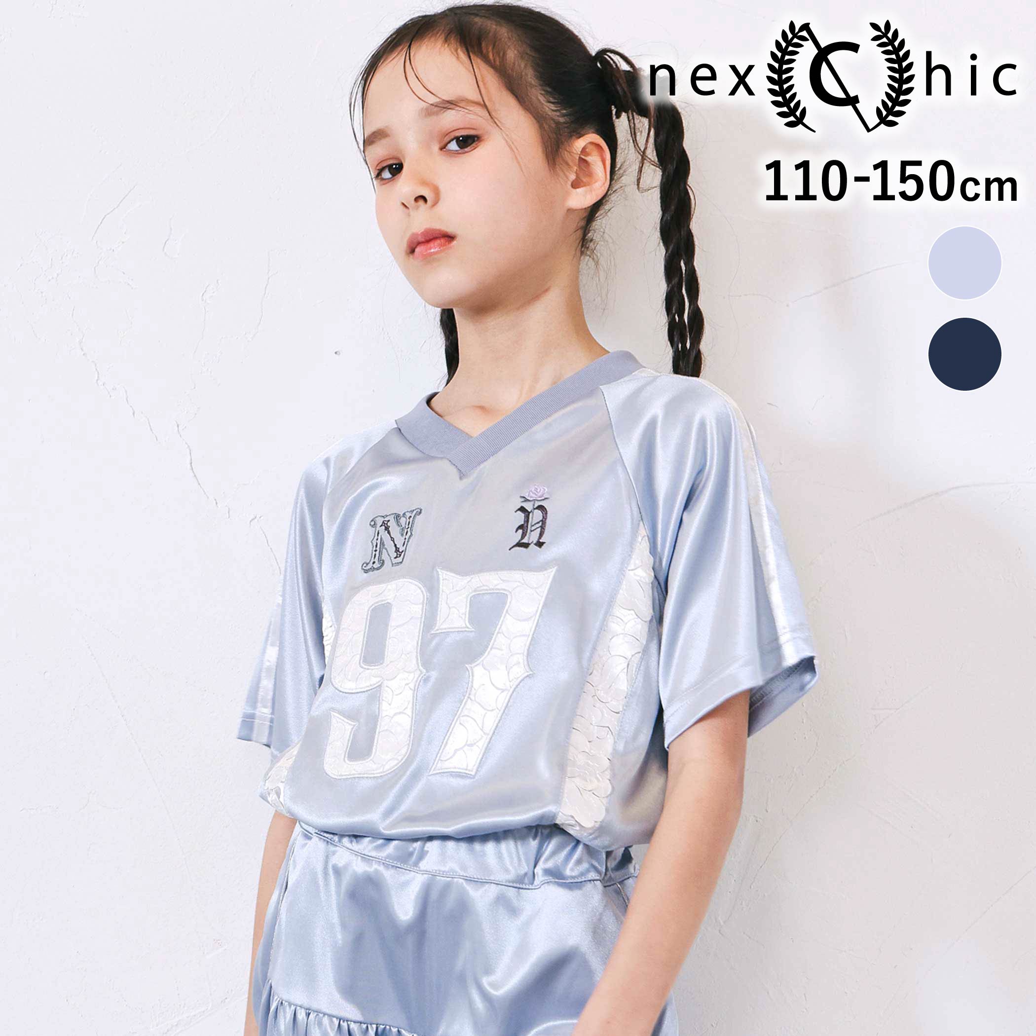 Rakuten - nexchic レースロゴパッチサテンユニフォーム半袖Tシャツ(110~150cm) 子供服 子ども服 女の子 キッズ トップス Tシャツ 半袖 サテン ユニフォーム風 レース 韓国風 夏服 通学 お出かけ ジュニア 人気 おしゃれ ダンス 110cm 120cm 130cm 140cm 150cm