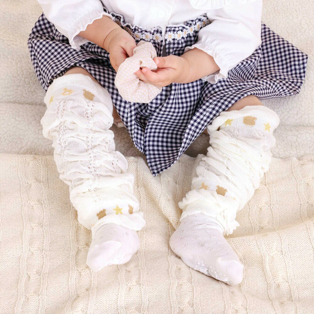 BEBE 公式 楽天市場店の20％OFFクーポン配布中・SLAP SLIP BABY クマウサギ飛行機モチーフレッグウォーマーベビー ベビー服 男の子 女の子 レッグウォーマー クマ ウサギ 飛行機 冷え対策 出産祝い ギフト 新生児 3ヶ月 6か月 1歳 お出かけ 贈り物 誕生日 出産準備 バースデー｜アングル2
