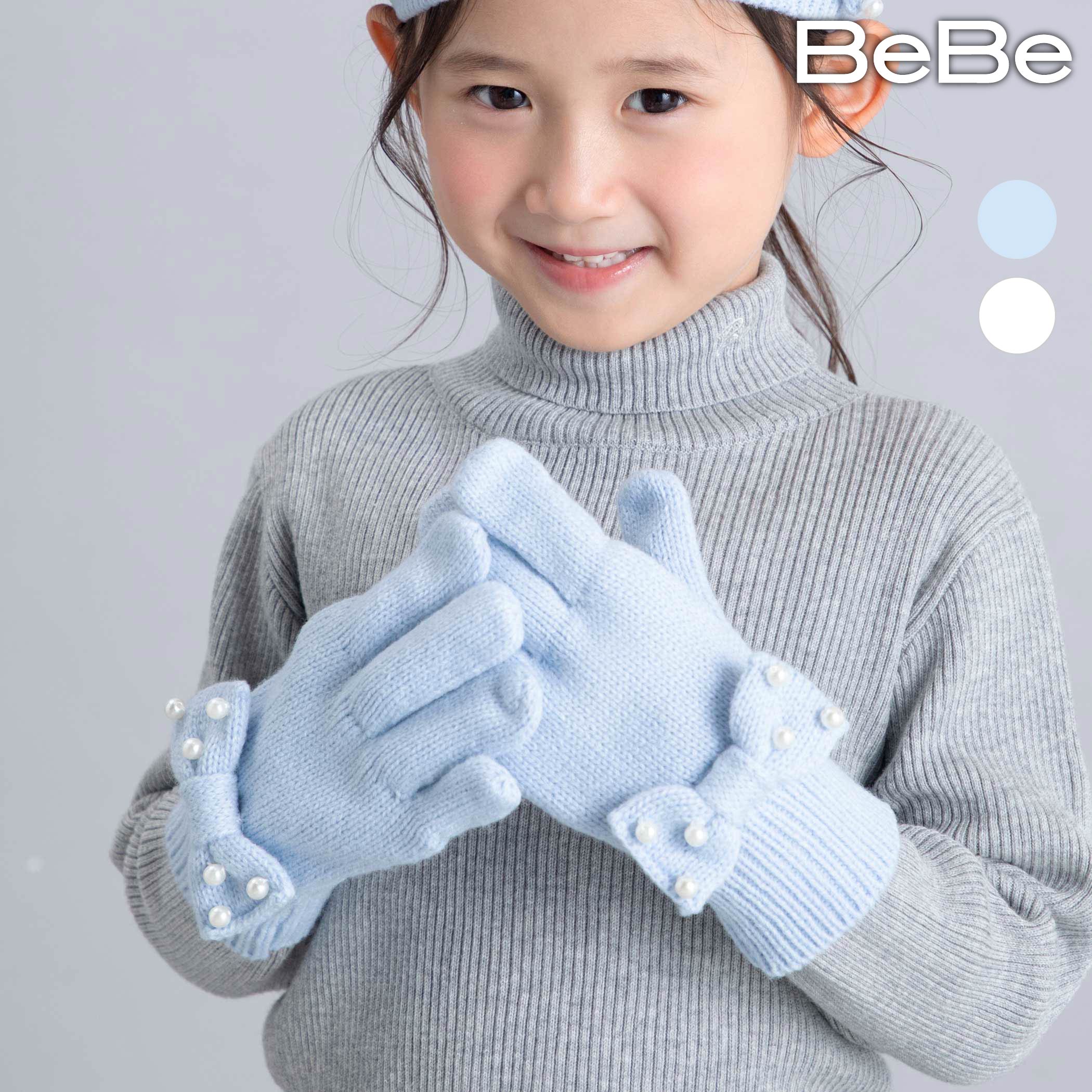 【20％クーポン配布中】BeBe 【お揃い】パールモチーフリボンニット手袋 女の子 キッズ服 手袋 ニット グローブ 5本指 パール リボン アクリル 秋 冬 防寒 お揃い クリスマス ギフト S M S M