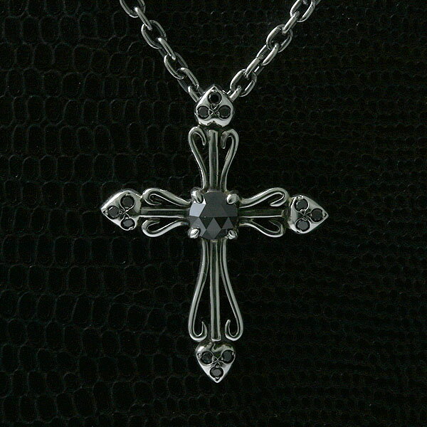 ブラックダイヤモンドを使用したシルバー925のクロスネックレスです。 ラッピング無料！ 希望の方にはケースにリボン掛けのラッピングとショッピングバックをお付けしています。 無料ですのでお気軽にお申し付け下さい。 使用石 ブラックダイヤモンド...