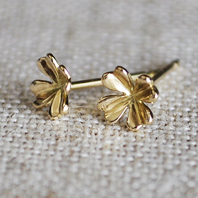 樂天商城 - K18 18金 18k ピアス レディース 四つ葉 クローバー イエローゴールド ピンクゴールド ホワイトゴールド シンプル おしゃれ 人気 モチーフ 地金ピアス clover 幸運 キャッチ