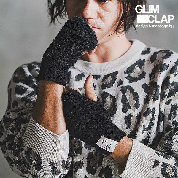 　商品説明 GLIMCLAP グリムクラップ 毛足のあるシャギーニットで仕立てた、 フィンガーレス仕様のニットグローブ。 手元のアクセントとしてはもちろん、 操作性と快適な着用感を兼ね備えた実用的なアイテムです。 【デザイン・ディテール】 指先の自由を確保するフィンガーレス仕様で、 スマートフォン操作や細かな作業にも対応。 左手甲の面にはブランドロゴネームを挟み込み、 さりげないブランドらしさを演出。 【ファブリック】 毛足のあるシャギーなニットファブリック。 シャギーな編地が生む柔らかな立体感が、 シンプルながらも存在感のある表情に仕上げています。 ふんわりとした肌触りと保温性が魅力で、 寒い季節に手元を快適に保つ素材感です。 【大きさ】 手に自然に馴染む程よいフィット感、 レイヤードにも取り入れやすいフォルム。 ■DELI : 10月中旬〜下旬入荷予定 素材 : ポリエステル-100% サイズ : 高さ：20cm 幅：8cm ■DELI : 10月中旬〜下旬入荷予定 メーカー希望小売価格はメーカーカタログに基づいて掲載しています 【ご予約注意事項・必ずお読み下さい】 ご予約商品は必ず1点ずつご予約(決済)お願いいたします。 ■複数の商品をご予約、通常商品と同時にご購入後希望の場合は、 お手数をお掛けし申し訳ありませんが、必ず1点ずつ決済をお願いいたします。 ※予約商品が同時に入荷した場合は当店側で同梱処理させていただきます。 ※2点以上まとめてご注文された場合、一番遅い納期の商品との同梱発送とさせていただきます。 ■ご予約後のカラー・サイズ変更・キャンセルは一切お受けできません。 ■店舗在庫がない場合はメーカーに在庫を確認でき次第、ご連絡させていただきますのでご了承くださいませ。 ■納期が過ぎた商品に関しましてもメーカー共有在庫の為、在庫を確認でき次第のご連絡になります。 ※商品到着をお急ぎの方はお気軽にお問い合わせくださいませ。 ■オーダーの数量オーバーの為、先着順での発送により欠品になる場合がございます。 ■クレジット決済をご選択頂いた場合、商品発送時に売上請求を行います。 ■掲載されております商品画像はサンプルの為、本製品とは仕様が多少変更になる場合がございます。 ■まれに生産上の関係により減産、生産中止となり商品がご用意できない場合がございます。 ■入荷時期が生産上の関係で予定の納期より大幅に遅れる場合がございます。 ※納期遅れについて個別にご連絡を差し上げることが難しい為、お問い合わせを頂けましたら 早急にメーカーに確認をさせて頂きます。お気軽にお問い合わせ下さい。 ■商品入荷後、ご連絡、即発送となります。 ※ご希望のお届け指定(土日希望・時間指定等)がある場合は、ご注文時に備考欄にご記載下さい。 ■上記内容につきましてご理解して頂いた上で、ご予約いただきます様お願い致します。 [お問い合わせについては] Mail：corecervate@artif.jp Tel：058-371-8400 まで宜しくお願い致します。 ■注意点:フラッシュ撮影と屋外画像ではカラーの見え方に誤差がございます。 パソコンのモニターにより、カラーの見え方に誤差がございます。 ■サイズ表記につきましてはブランド企画サイズとなっております。GLIMCLAP グリムクラップ