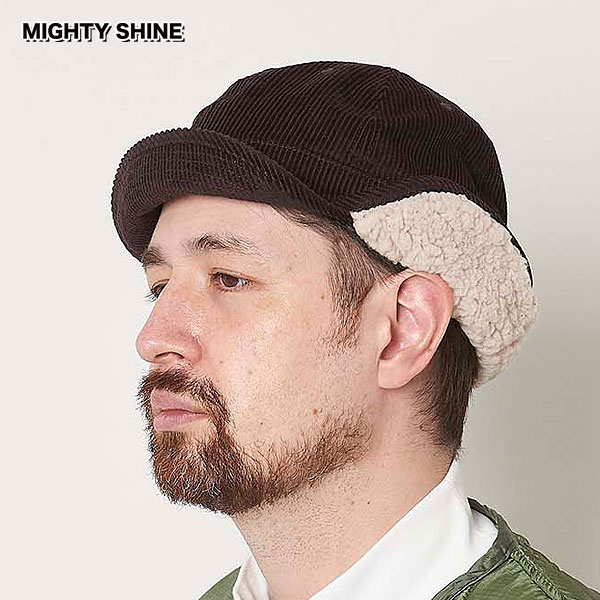 　商品説明 Mighty Shine マイティーシャイン ボアジャケットにインスパイアされたボアキャップ。 ベースは太畝コーデュロイ、耳当てにボア。 ショートブリムにワイヤー入り。 耳当てを降ろしたり、ブリムを上げ下げ出来るのも魅力です。 品質 : Base - Cotton100% Boa - Polyester100% SIZE : M58cm / L60cm( サイズ調整スベリ) メーカー希望小売価格はメーカーカタログに基づいて掲載しています ■注意点:フラッシュ撮影と屋外画像ではカラーの見え方に誤差がございます。 パソコンのモニターにより、カラーの見え方に誤差がございます。 ■サイズ表記につきましてはブランド企画サイズとなっております。Mighty Shine マイティーシャイン