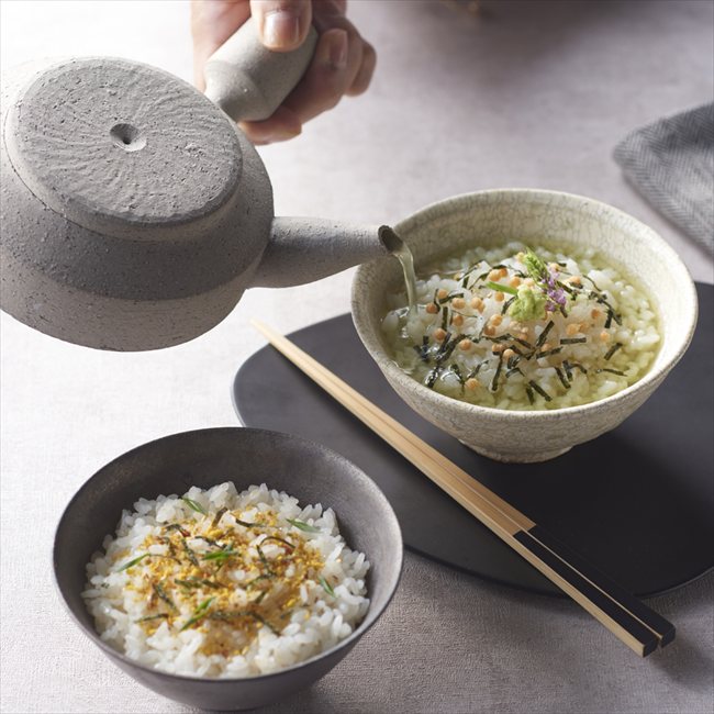 品質の高さに提供のある今治タオルを縁起の品とともに。縁起の品＆今治タオル(七宝B） 鰹節 ET-14 記念品 引出物 粗品 ブライダル 結婚式 プレゼント 母の日 父の日 クリスマス バレンタインデー c-mania-10200329 キッチンの殿堂!チューボーマニア パッケージ画像