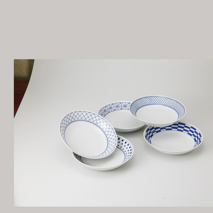 ■商品内容： 品：皿×5／21.5×21.5×4.6cm 磁器 ■パッケージサイズ：箱：23.4×23.4×9.1cm 化粧箱 ■産地：美濃焼 ■重量：2060g メーカー希望小売価格はメーカーカタログに基づいて掲載しています ■さまざまなギフトアイテムをご用意しております。 内祝　内祝い　お祝い返し　ウェディングギフト　ブライダルギフト　引き出物　引出物　結婚引き出物　結婚引出物　結婚内祝い　出産内祝い 命名内祝い　入園内祝い　入学内祝い　卒園内祝い　卒業内祝い　就職内祝い　新築内祝い　引越し内祝い　快気内祝い　開店内祝い　二次会 披露宴　お祝い　御祝　結婚式　結婚祝い　出産祝い　初節句　七五三　入園祝い　入学祝い　卒園祝い　卒業祝い　成人式　就職祝い　昇進祝い 新築祝い　上棟祝い　引っ越し祝い　引越し祝い　開店祝い　退職祝い　快気祝い　全快祝い　初老祝い　還暦祝い　古稀祝い　喜寿祝い　傘寿祝い 米寿祝い　卒寿祝い　白寿祝い　長寿祝い　金婚式　銀婚式　ダイヤモンド婚式　結婚記念日　ギフト　ギフトセット　セット　詰め合わせ　贈答品　お返し お礼　御礼　ごあいさつ　ご挨拶　御挨拶　プレゼント　お見舞い　お見舞御礼　お餞別　引越し　引越しご挨拶　記念日　誕生日　父の日　母の日　敬老の日 記念品　卒業記念品　定年退職記念品　ゴルフコンペ　コンペ景品　景品　賞品　粗品　お香典返し　香典返し　志　満中陰志　弔事　会葬御礼　法要 法要引き出物　法要引出物　法事　法事引き出物　法事引出物　忌明け　四十九日　七七日忌明け志　一周忌　三回忌　回忌法要　偲び草　粗供養　初盆 供物　お供え　お中元　御中元　お歳暮　御歳暮　お年賀　御年賀　残暑見舞い　年始挨拶　ボーリング大会　景品　レミパン　ゼリー　スターバックス 千疋屋　結婚式　そうめん　ローラアシュレイ　プリン　話題　ディズニー　カタログギフト　ティファール　ビタクラフト　ステンレスタンブラー　リラックマ のし無料　メッセージカード無料　ラッピング無料 ギフトにぴったりのアイテムをご紹介！ 贈り物に悩んでいる方へ、心温まるギフトアイテムを取り揃えました。高品質な食品、ふわふわのタオル、美しい食器、そしてセンスあふれる雑貨まで、幅広いラインナップであなたの大切な人への思いを伝えます。 特徴 高品質：厳選された素材と丁寧な製造工程で作られた商品ばかり。どれも長く愛用いただけます。 多用途：どんなシーンでも使える万能アイテムが揃っています。誕生日、結婚祝い、新築祝いなど、さまざまな場面に最適です。 デザイン：シンプルで洗練されたデザインから、カラフルで個性的なものまで、多彩なバリエーションをご用意。 お手頃価格：高品質ながら手ごろな価格で、コストパフォーマンスも抜群。 おすすめの用途とシーン 誕生日プレゼント：大切な人の特別な日を祝うために、実用的かつ心温まるギフトを。食品やタオルは、日常で役立つアイテムとして喜ばれます。 結婚祝い：新しい生活を始めるカップルに、美しい食器やおしゃれな雑貨を。幸せな家庭を築くお手伝いができます。 新築祝い：新しい家に引っ越した友人や家族へ、インテリアにぴったりの雑貨や実用的なタオルを。快適な生活をサポートします。 お返しギフト：感謝の気持ちを込めて、おしゃれで実用的なアイテムを。食品はもちろん、使い心地の良いタオルや美しい食器も喜ばれます。 季節の贈り物：お中元やお歳暮、季節の挨拶として、季節に合ったギフトを。夏には涼しげな雑貨、冬には温かみのあるタオルや食品が最適です。 贈る相手に合わせたおすすめ グルメな方へ：美味しい食品を贈れば、食卓が一層華やかに。特別な時間を演出します。 家庭的な方へ：ふわふわのタオルや使いやすい食器で、日常生活に彩りを。 オシャレな方へ：センスあふれる雑貨で、インテリアを一層魅力的に。 まとめ あなたの気持ちを込めたギフト選びをお手伝いします。どれも心を込めて選んだアイテムばかりです。大切な人への贈り物として、自信を持っておすすめします。 商品概要 [分類] 以下のような商品をお探しの方にオススメです。スイーツ スィーツ スウィーツ Sweets ケーキ お菓子 洋菓子 デザート おやつ 小腹対策 食品 食べ物 / チョコレートケーキ チョコレート ガトーショコラ チーズケーキ 生菓子 生ケーキ ベイクドチーズケーキ [評価・マスコミ] ランキング1位のおすすめ(お勧め オススメ) インスタ映え SNS 評判 今話題の人気商品 [サービス] 以下のサービスをご利用いだだけます。不可の場合あり。お取り寄せ 全国配送 全国発送 オーダー 注文 デリバリー 取寄せ 宅配 ネット通販 持ち運び可 / 送料無料 送料込み 無料ギフト対応 日持ち長い 長期保存 賞味期限が長い 名入れ 当日発送 お急ぎ便 即日配送 即日発送 翌日配送 翌日発送 前日に買う あす楽 明日楽 即納 翌日 あす着 明日届く 配送日指定可 冷凍保存可 冷凍保管 冷凍便 ギフトラッピング ギフト対応 予約 メッセージ付き 有料メッセージカード 有料お誕生日カード ホワイトデー当日お届け可能 [パッケージ] 　 以下のような包装でお届けします。詰め合わせ セット アソート 化粧箱入り ラッピング不要 個包装 小分け 手提げ袋（有償） 2重梱包 [デザイン] 以下のようなイメージをお求めの方におすすめです。お洒落 可愛い ゴージャス 高級感 プレミアム サプライズ感 美しい インパクト 面白い 珍しい 希少 驚き シンプル 上品 スタイリッシュ エレガント モダン [ご用途] 工夫次第で様々な用途でご利用いただけます。贈り物 プレゼント ギフト プチギフト 贈答品 お祝い 御祝い 退職祝い 内祝い 出産祝い 出産内祝い 入学祝い 卒業祝い ご褒美 手土産 お土産 お使い物 お返し お礼 ご挨拶 ご進物 お配り 配る ばらまき バレンタインデー バレンタインデイ ヴァレンタイン 友チョコ 義理チョコ 本命チョコ 逆チョコ バレンタインチョコ ホワイトデー ホワイトデイ ホワイトデーのお返し 七五三 ひな祭り こどもの日 ハロウィン クリスマス お中元 お年賀 ウインターギフト 御中元 御歳暮 サマーギフト 残暑見舞い お歳暮 母の日 父の日 敬老の日 敬老会記念品 敬老会 結婚祝い 結婚内祝い 結婚記念日 結婚式二次会 二次会のプチギフト 結婚披露宴の引き出物 引き菓子 ウエディングパーティー 成人祝い 長寿祝い 還暦祝い 古希祝い 古稀祝い 喜寿祝い 傘寿祝い 米寿祝い 卒寿祝い 白寿祝い 紀寿祝い 百寿祝い 成人式 セレモニー イベント 内祝い 快気祝い 快気内祝い 出産内祝い 出産祝い 記念日 お返し ご進物 御使い物 お礼 ご挨拶 御礼 ご祝儀 祝儀の品 お使い物 ノベルティー 粗品 景品 長寿 法事 法要 仏事 年忌法事 志 粗供養 供養返し 香典返し 満中陰志 御供え お供え 御供物 弔事 七五三 ひな祭り 入学祝い 卒業祝い 卒園祝い 退職祝い 入社祝い 成人式 成人式のお祝い 朝食 食事代わり ティータイム ブレイクタイム ホームパーティー クリスマスケーキ 誕生日プレゼント 誕生祝い バースデーケーキ 学校 会社 職場 法人 取引先 部活 イベント サークル 介護施設 [おすすめの方] 以下のような様々なお客様にお喜びいただいております。10代 20代 30代 40代 50代 60代 70代 80代 90代 100歳以上 お母さん お父さん ママ パパ 兄弟姉妹 彼氏 彼女 恋人 義理の母 叔父さん 親戚の お嬢さん 大家族 家族 赤ちゃん 祖父 祖母 叔父 叔母 孫 おじいちゃん おばあちゃん じいじ ばあば 夫 旦那 妻 奥様 お嫁さん 奥さん 親 両親 娘 同僚 友達 仲間 友人 親友 上司 部下 先輩 後輩 お世話になった方 恩師 先生 大人数 女友達 法人 女性 男性 大人 子ども 子供用 小学生 中学生 高校生 男の子 女の子 辛党 甘党 甘いものが苦手 高齢者 お年寄り [その他おすすめ] 以下のような商品に興味のある方にもオススメです。大量 大量購入 財布に優しい 大人数 業務用 大量スイーツ お試し コスパ良い /
