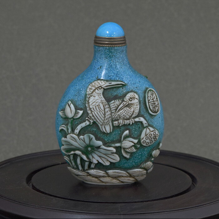 カワセミと白鳥が戯れる鼻煙壺210908鼻煙壷 鼻煙壺 中国 芸術 シノワズリー インテリア コレクション 嗅ぎたばこ入れ アンティーク 小物 コレクター 垂涎