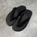 nakamura【ナカムラ】 nakamura - Z-01 Thong Sandal UNISEX (BLACK) nakamuraの靴とサンダルは中村隆司さん、中村民さん、馬渡加代子さんの3人により「履き易く、シンプルで丈夫。そして修理が出来る靴」というコンセプトのもと手作業でとても丁寧に製作されております。 鼻緒には指へのあたりが優しいヌバックを、フットベッドには柔らかな履き心地で細かなシボがきれいなエルクレザーを使用。ソールにはクッション性の良いビブラムソールを使用しております。 （はじめは土踏まずのアーチ高めで徐々に足形に馴染む仕様となっております。） ※23-25cmはnarrowタイプのやや細身のタイプ、26-29cmはregularタイプになっております。 サイズ　 SIZE(表記/cm) 3N(23cm),4N(24cm),5N(25cm),6(26cm),7(27cm),8(28cm),9(29cm) 素材 アッパー:レザー、ソール:ビブラムソール カラー BLACK 備考 ※23-25cmはnarrowタイプのやや細身のタイプ、26-28cmはregularタイプになっております。