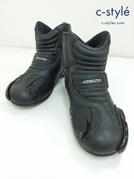 商品説明alpinestars アルパインスターズ ライディングシューズ 25cm ブラック S-MX 1.1 2224513 商品詳細 ブランドalpinestarsカラーブラック表示サイズ25cm実寸サイズアウトソール全長:約26.5cm アウトソール全幅:約9cm 高さ:約12cm商品状態ある程度の使用感やダメージのあるお品物です。擦れ、汚れ、イタミ、キズなどがございます。両足のつま先のゴムパーツが割れております。上記の状態文は本体のみに関する記述となり、箱やパッケージ等は含まれておりません。予めご了承下さい。- 商品に関し気になる点はお気軽にご質問ください。- 画像に写っている物が全てとなっております。- ご利用の端末・モニターによっては実商品と画像の色味が異なって見えることがございます。予めご了承下さい。- 商品以外の撮影小物(ハンガー・トルソー等)は付属しません。- お客様より買取させて頂いた中古品となっておりますので、細かい状態を気になさる方はご購入をお控え下さい。在庫について在庫には限りがあり、ご購入後に商品がご用意出来ない可能性がございます。商品がご用意出来なかった場合はキャンセル・ご返金の対応となりますのであらかじめご了承ください。配送について - 沖縄本島以外・離島への発送はゆうパックでの発送となります。予めご了承下さいませ。 - 土日祝日は、当店定休日の為、商品発送は行っておりません。 - お取り置きは行っておりません。 - 海外発送のご対応は行っておりません。 - ご入金確認後、3営業日以内に発送を行います。 その他- 当店営業時間は平日のAM 10:00～12:00、PM 1:00～5:00となります。 (土日祝日にご連絡頂いた場合には、休み明けのご連絡となります。ご了承お願い致します。)- 長くお付き合い頂けるよう、スタッフ一同丁寧なお取引を心がけておりますので、皆様とのお取引楽しみにしておりますm(__)m