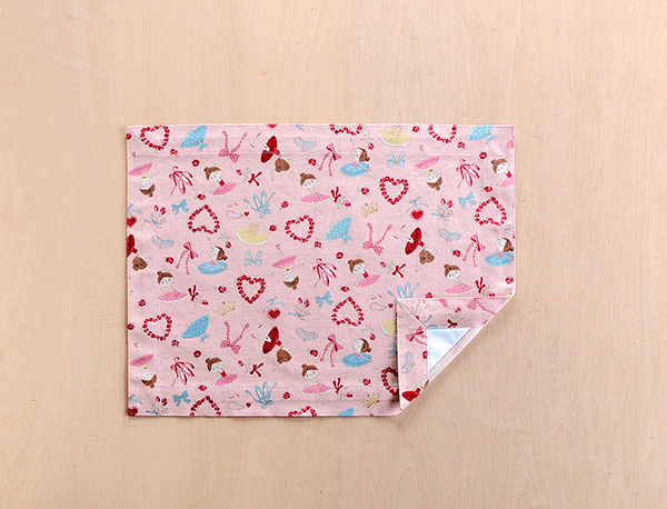 ランチョンマット 　ランチクロス　縦30cm横40cm　ピンクバレリーナとリボン　 額縁仕立て　子供・キッ..