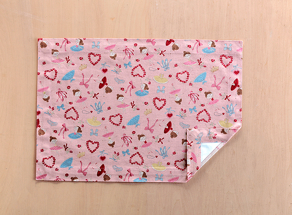 楽天COTTON　SYNDICATEランチョンマット 　ランチクロス　縦32cm横46cm ピンクバレリーナとリボン 額縁仕立て　子供・キッズ用　名札（氏名票）つき　ネーム　幼稚園・小学校の給食時にお薦め　布製　入園・入学準備