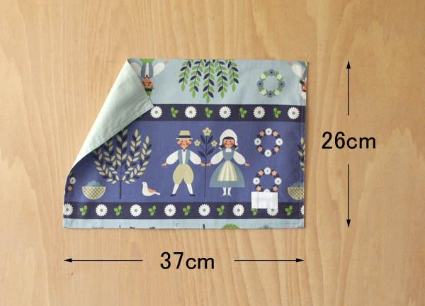 ランチョンマット 　ランチクロス 　縦26cm横37cm　ブルー系のボーダーに男の子と女の子のプリント　子..