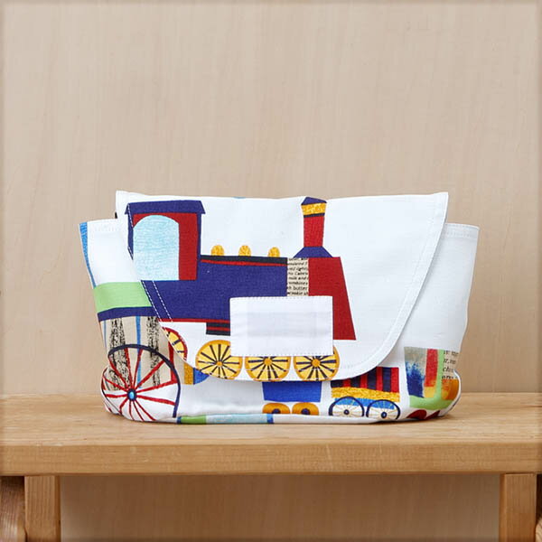 大きなかぶせ型のお弁当入（ランチボックス）　横入れふた型（フラップタイプ）封筒型　面ファスナーつ..