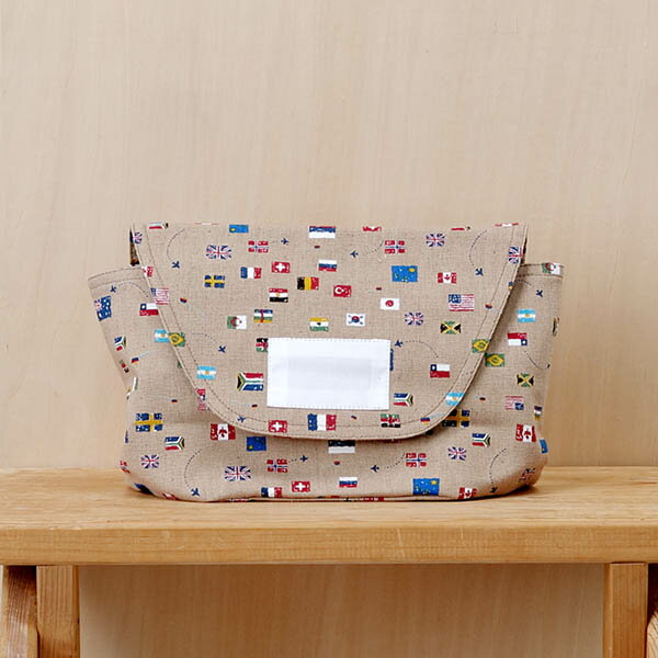 大きなかぶせ型のお弁当入（ランチボックス）横入れふた型（フラップタイプ）面ファスナーつき 国旗柄..